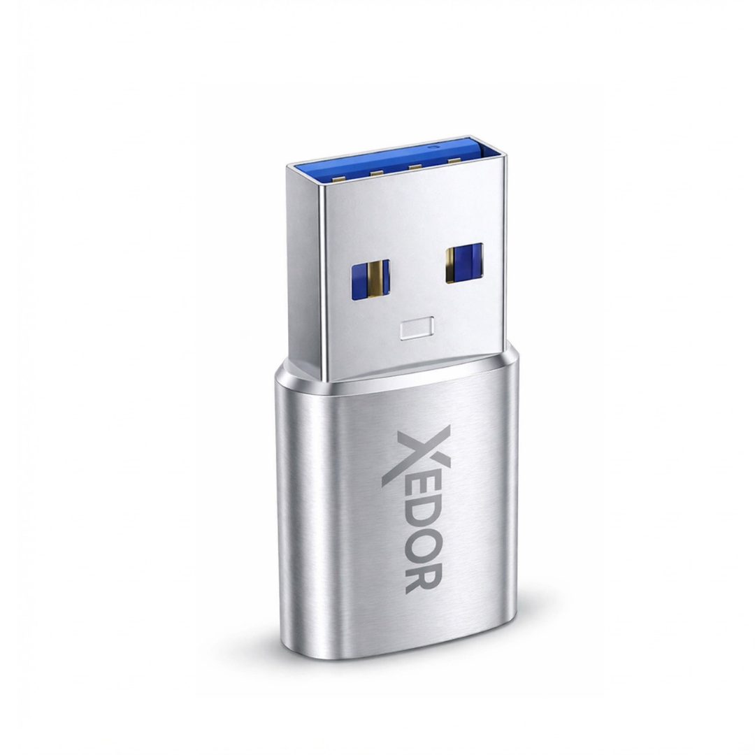 Xedor Nexa USB-A naar USB-C adapter zilver aangesloten op laptop