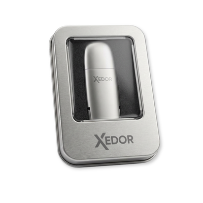 Xedor Pro USB-stick aangesloten op laptop via USB-C – hoge overdrachtssnelheid